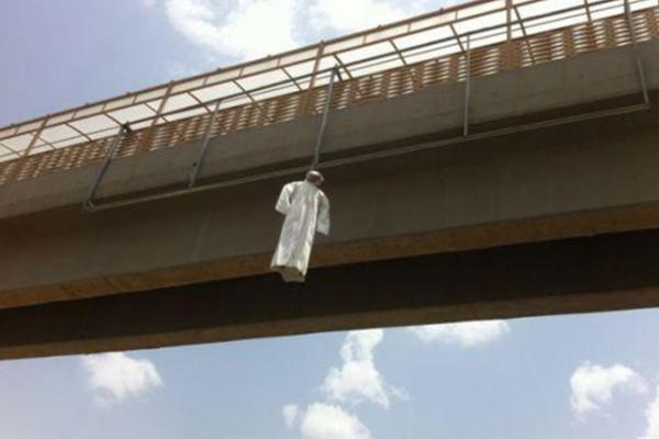 انتحار دمية شنقاً كاد يتسبب بحوادث في السعودية 