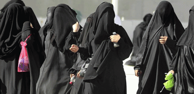  عسكريات سعوديات يتأهبن للحرب