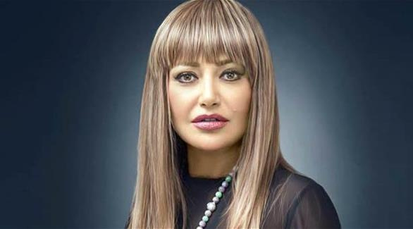 ليلى علوى تعود للقاهرة بعد إجراء جراحة في فرنسا