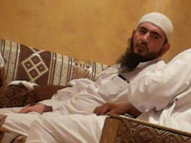 مجهولون يغتالون رجل الدين السلفي عبدالرحمن العدني بحي الفيوش بعدن