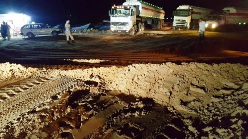 المهرة : باكريت يوجه بسرعة فتح الطرقات وتزويد محطات الوقود بالمشتقات النفطية