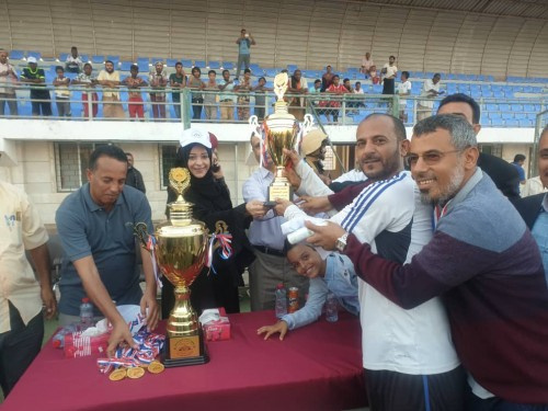 الفريق الكروي لشركة النفط بعدن يحرز كأس الاستقلال الخماسية للشركات