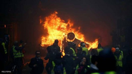 قمع ومصابون وحرائق ومدرعات بالشوارع.. سبت ناري في فرنسا