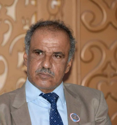 العميد السعدي يؤدي واجب العزاء لأسرة الفقيد الراحل حسين ناصر عمير