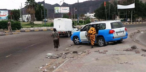 #عدن.. مسلحون ينهبون 18 مليون بخور مكسر