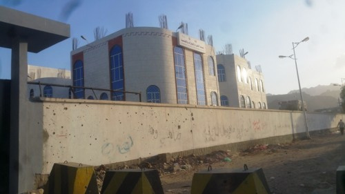 #عدن.. العثور على قنبلة يدوية بخور مكسر والشرطة تفجرها