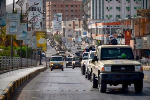 شاهد بـ(الصور) في موكب مهيب.. قيادات ب#المجلس_الانتـقالي تصل المكلا