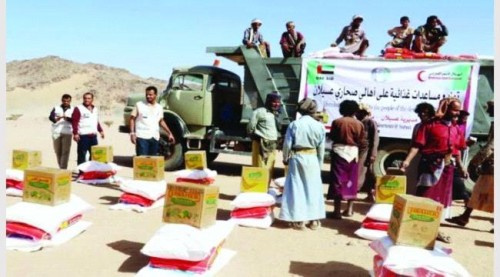 الهلال الأحمر الإماراتي يوزع 5400 سلة غذائية على أهالي #الحـديدة و #شبـوة