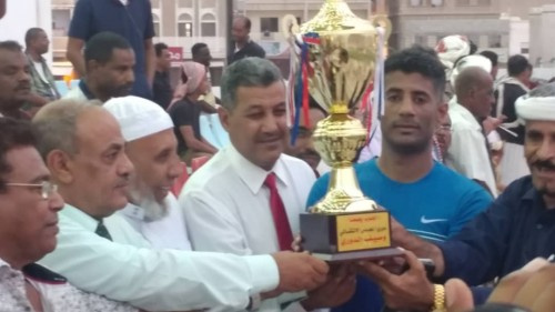 شاهد بـ(الصور).. سمعون يتوج بطلا لبطولة المجلس الانتقالي على حساب التضامن ب#حضرموت