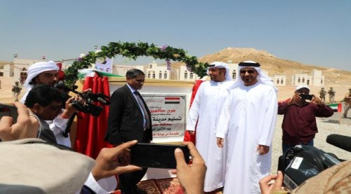 محافظ #حضـرموت وأمين عام الهلال الاحمر والسفير الاماراتي يدشنون تسليم مدينة خليفة السكنية لمتضرري إعصار 2008م