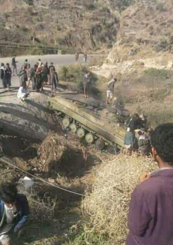 بإسناد جوي للتحالف.. قبائل حجور تقطع طريق إمداد رئيسي للحوثيين