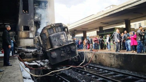    وزير النقل المصري يقدم استقالته بعد حادث قطار محطة #مصر