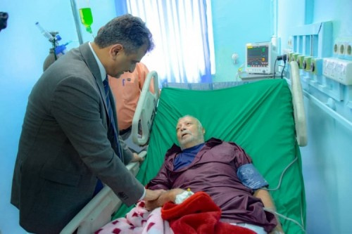 الأمين العام للمجلس الانتقالي يطمئن على صحة قائد الكلية العسكرية الأسبق اللواء أحمد عليوة