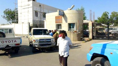 #عدن.. ضبط ثلاثة أشخاص بحوزتهم جوازات مزورة بخور مكسر