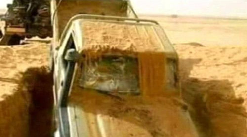 صور أطقم مدفونة بمـأرب.. فضيحة ثانية لنهب قيادات الإصلاح أطقم #التحـالف_العربي