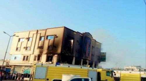 #حضرموت.. الدفاع المدني بالمكلا يخمد حريقاً هائلاً بمحل تجاري شهير