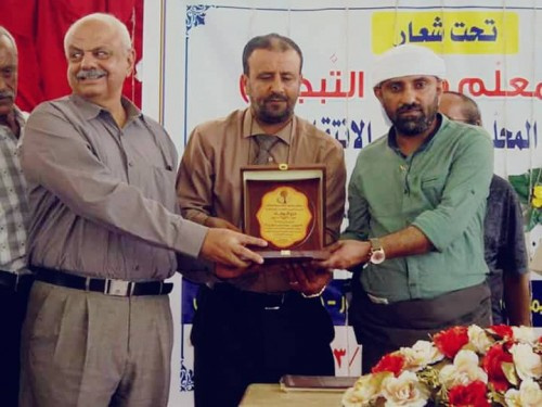 إدارة التربية بالشيخ عثمان تُكرم رئيس انتقالي #العاصمة_عدن تقديراً لجهوده في دعم العملية التربوية