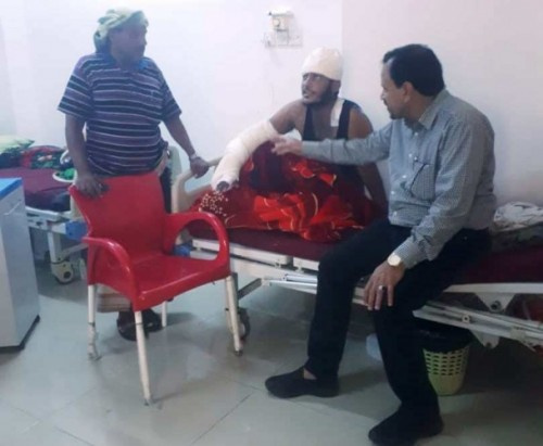 اللواء السقطري يطمئن على صحة أحد منتسبي النخبة السقطرية ب#العاصمة_عدن