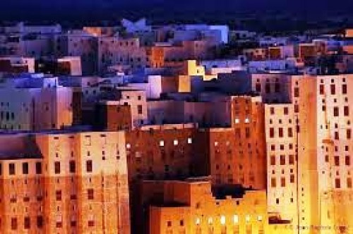 مسلحون مجهولون يطلقون النار على منزل مواطن في مدينة شبام