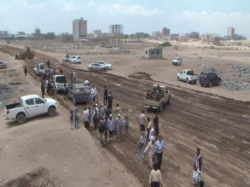 شاهد بـ(الصور)..&nbsp;مسح وتسوية بلوك 4 ببئر فضل تمهيدا لتسليمه للمواطنين أصحاب العقود خلال أسبوع