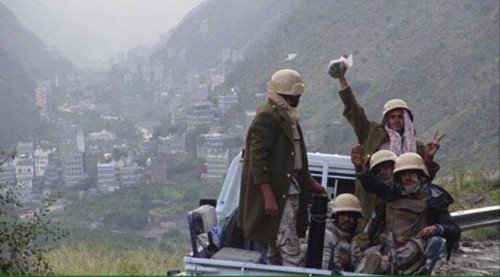 الحزام الأمني في يافع يلقي القبض على أحد عناصر تنظيم القاعدة بمديرية المفلحي