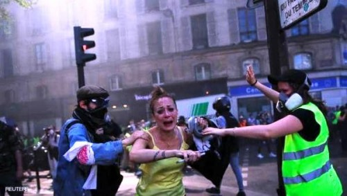 لهيب غضب "السترات الصفراء" يختلط بحريق نوتردام