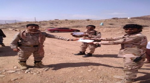 قائد النخبة الشبوانية يكرم أفراد وقيادة نقطة العرم