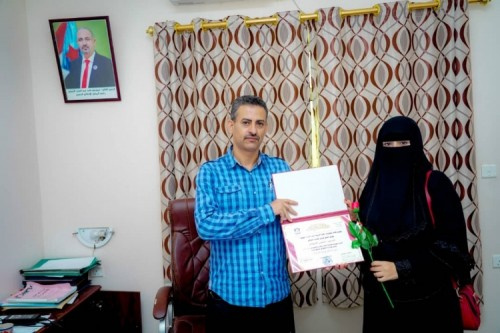 طلاب قسم الأحياء بكلية التربية يكرمون قيادة المجلس الانتقالي الجنوبي