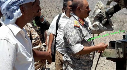 محافظ #الضـالع يتقدم الصفوف الأمامية بجبهة القتال ويحذر كل خائن وعميل بالحساب العسير