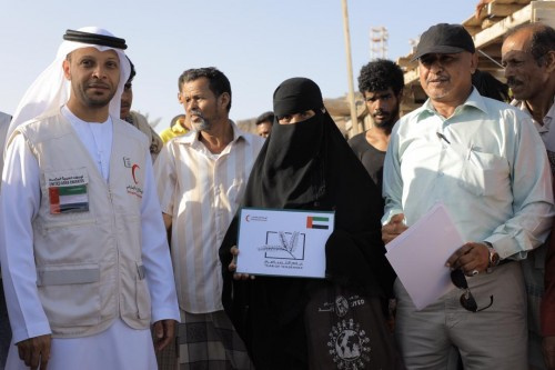 بدعم إماراتي.. توزيع 30 قارب صيد لأسر الشهداء وذوي الاحتياجات بعدن (صور)