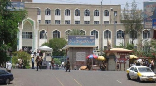 عناصر إصلاحية مسلحة ب#تعـز تغلق أقسام مستشفى الثورة