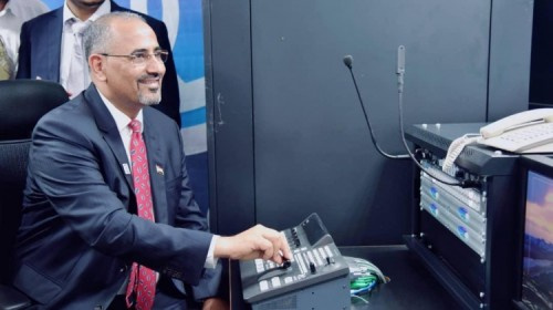 الرئيس الزُبيدي يدشن ترددات قناتين فضائيتين جنوبيتين ستُبثان من #العاصمة_عدن