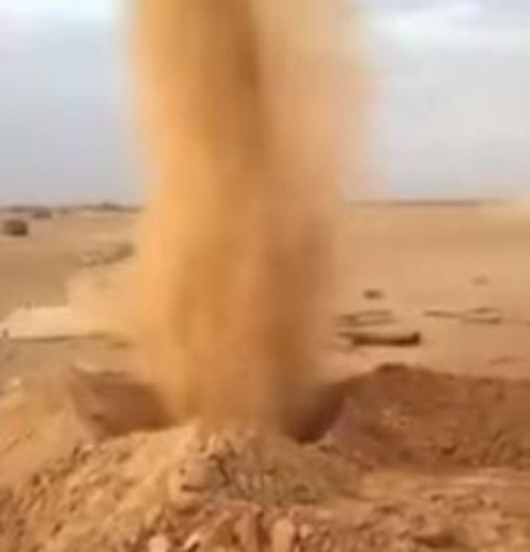 لحج.. وفاة ثلاثة أشخاص من أسرة واحدة اثناء حفرهم لإحدى الآبار &nbsp;&nbsp;