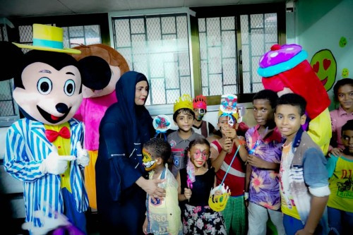 قيادات في الانتقالي تتفقد مرضى الاورام من الاطفال