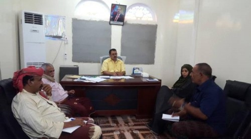 رئيس انتقالي لحج يناقش مع لجنة الأعمال الإغاثية والإنسانية آلية توزيع الإغاثة بالمحافظة