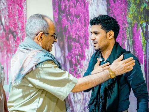 مساعد الامين العام للانتقالي يؤدي واجب العزاء لنجل وأسرة الراحل الاديب فريد بركات