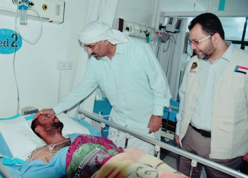 الرئيس الزُبيدي يتفقد أحوال الجرحى بمستشفيات #العاصمة_عدن (صور)