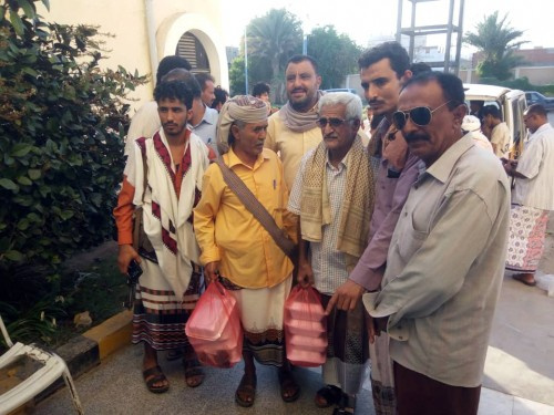 انتقالي أبين يوزع وجبات إفطار على المرضى في مستشفى الرازي العام بخنفر