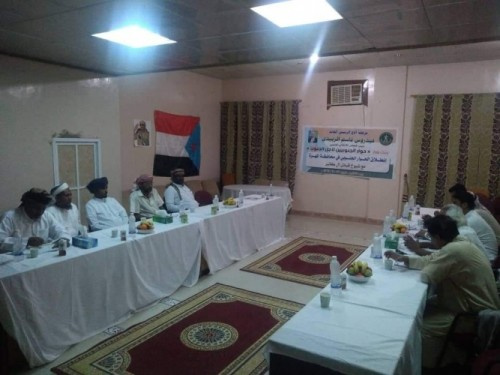 لجنة الحوار الجنوبي بانتقالي المهرة تلتقي شيوخ قبائل آل كثير بالمحافظة