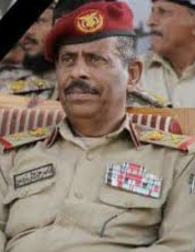 الرئيس الزبيدي يعزي في وفاة رئيس العمليات الحربية في الدفاع اليمنية