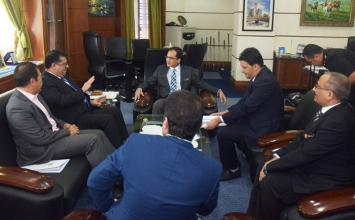 السفير باحميد يلتقي مدير مصلحة الهجرة الماليزية ويبحث أوضاع المقيمين اليمنيين