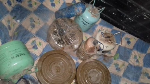 أمن لحج يعثر على متفجرات وألغام خلف بيت عياض