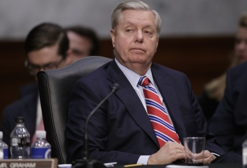 سيناتور امريكي : خطة جديدة للسلام باليمن تتضمن مكافحة الارهاب وحماية الخليج من ايران بمنح جنوب #اليمن حكماً ذاتياً