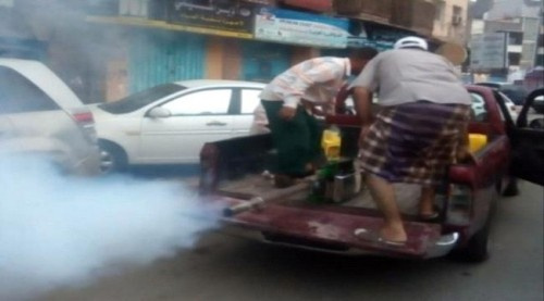 لجنة طوارئ الانتقالي تنفذ عملية رش المبيدات في الأماكن المتضررة من الأمطار بصيرة