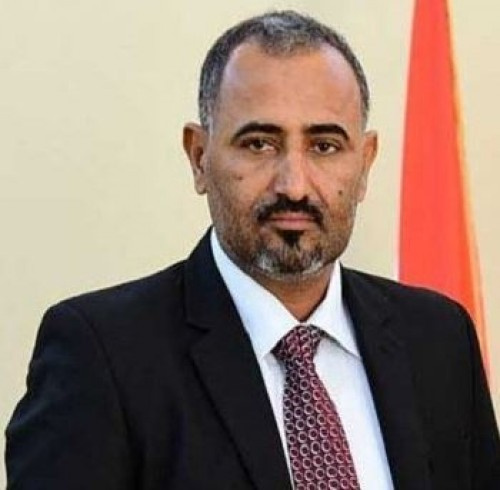 الرئيس الزُبيدي يُعزي الدكتور ياسين نعمان في وفاة شقيقته