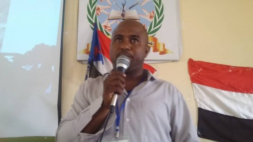 معلم من ردفان يناشد لهلال الاحمر الاماراتي التدخل لانقاض مدارس مديريته