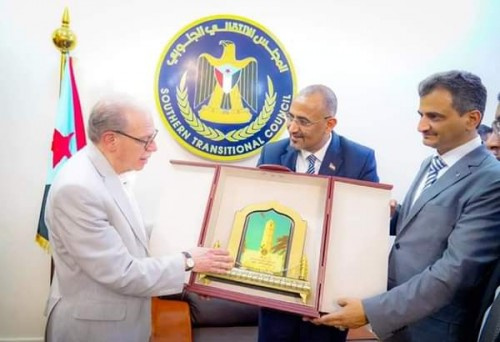 مخاطبا وفد الباحثين الأمريكيين .. الرئيس الزُبيدي : دولة الجنوب القادمة ستكون دولة مدنية ديمقراطية تحتكم للمؤسسات