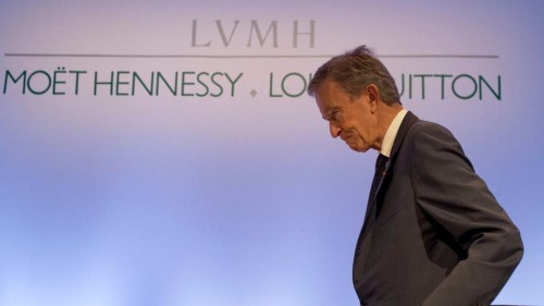 أغنى رجل في أوروبا يدخل نادي الـ100 مليار