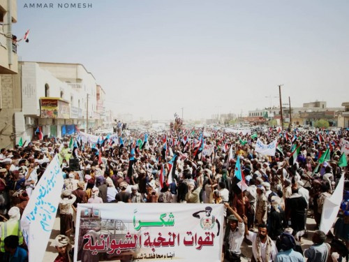 تظاهرة حاشدة في عتق دعماً للنخبة الشبوانية ورفضاً لتواجد قوات الأحمر(بيان)