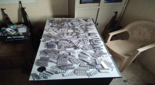 نقطة دوفس تضبط كمية كبيرة من الحبوب المخدرة كانت في طريقها إلى #العاصمة_عـدن